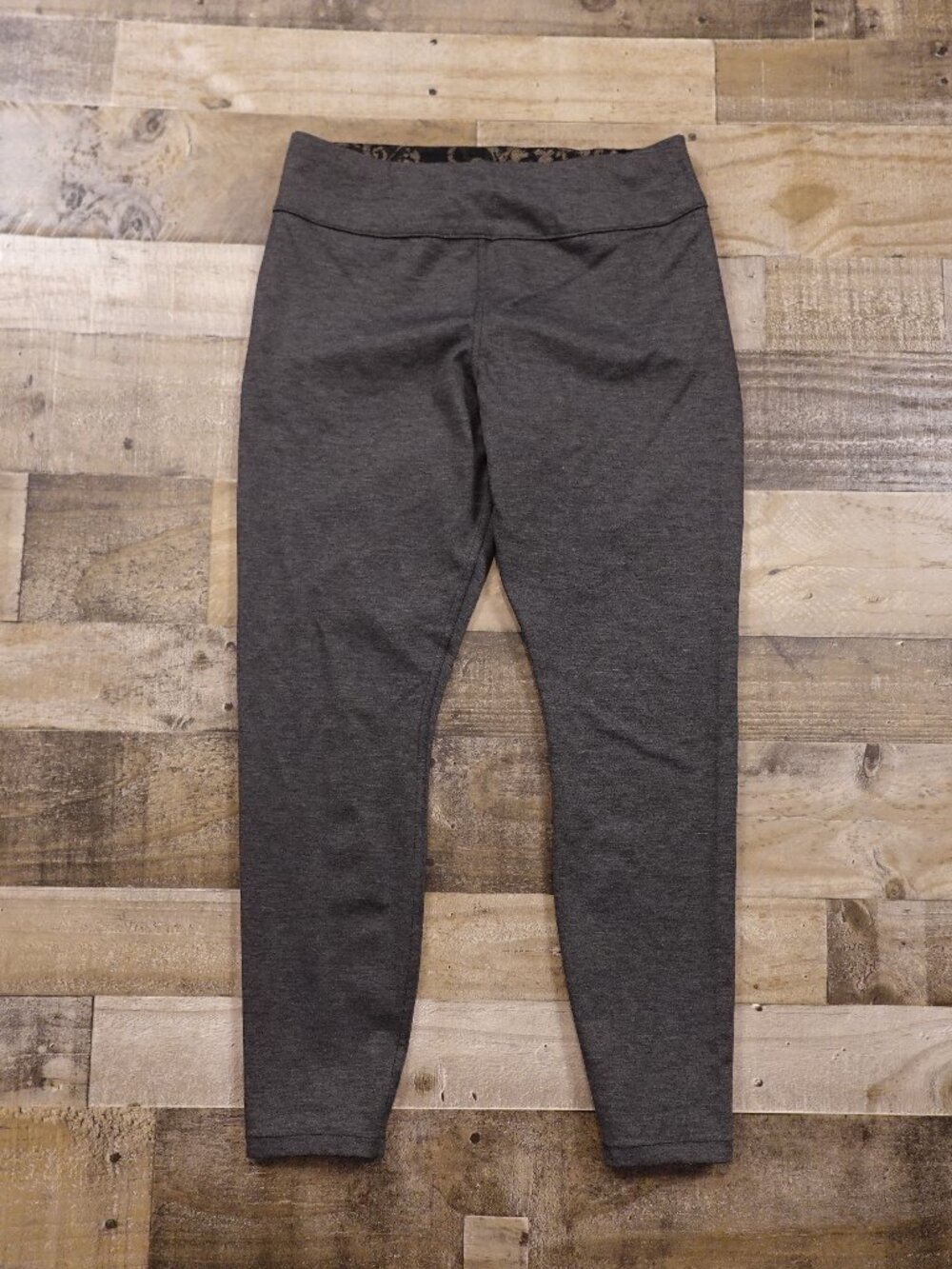 HUE Reversible Leggings Women’s Large Gray Black Paisley Stretch Pull On